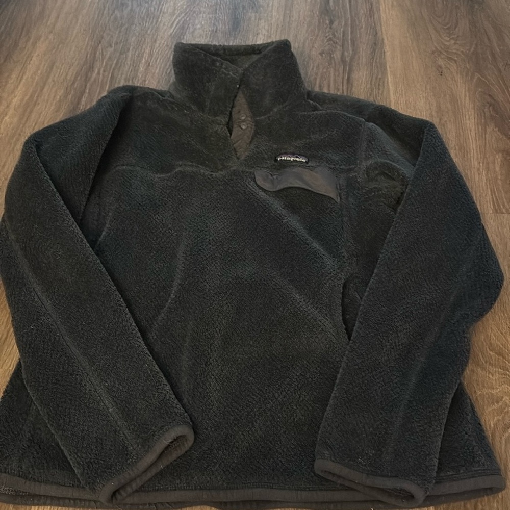 Size M Patagonia’s Re~tool snap fleece.